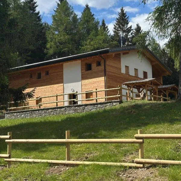 Rifugio Loa - Ai caduti di tutte le guerre, hotel din Berzo