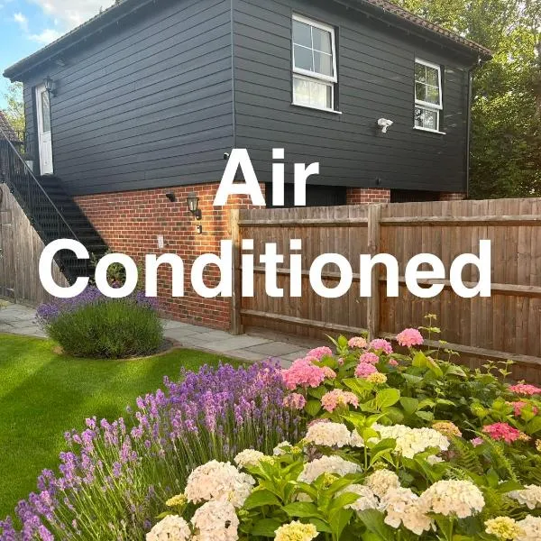 Stansted Coach House - Apartment Hotel, hotel sa Elsenham