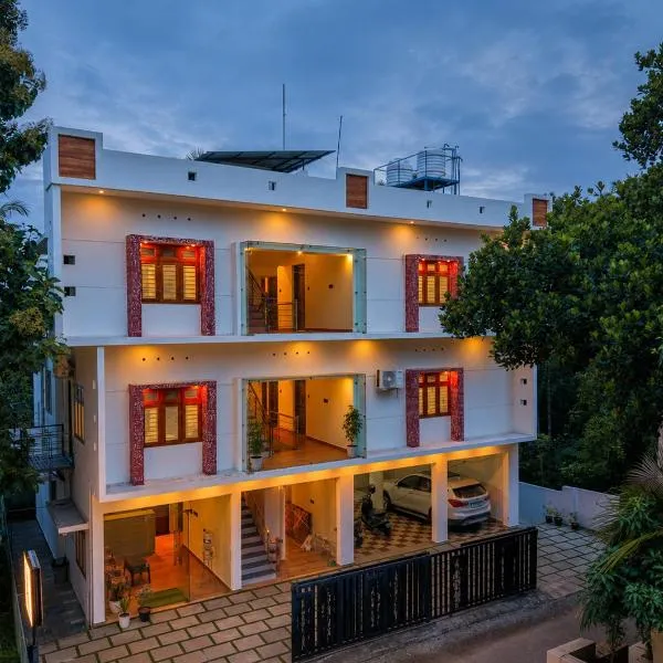 De Waves Varkala by VOYE HOMES - Just 1 Km from Varkala Cliff and Beach, hotel di Varkala