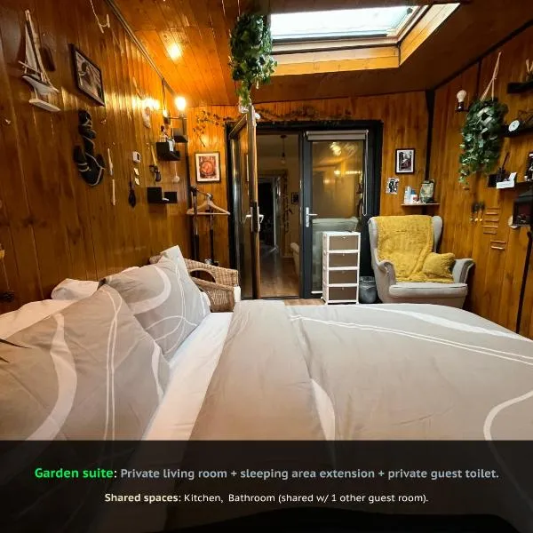 Private Garden Suite with Exclusive Living Room - Shared Home, hotel v mestu Kilcock