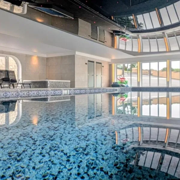 Nantsidyll Farm Spa & Holiday Lodges, hotel in Mydroilin
