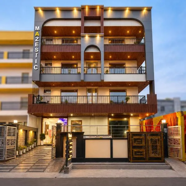 Mazestic Bay Hotel & Banquet – hotel w mieście Noida