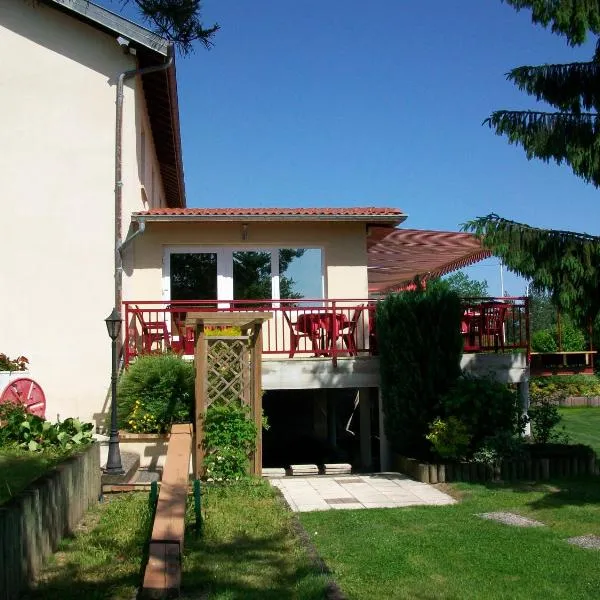 Relais Vosgien - Hôtel Restaurant "la Table de Sophia", hotel in Landécourt