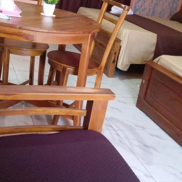 The Golden Bow, hotel a Seeduwa