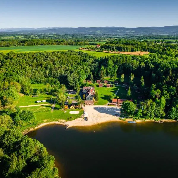 Złoty Potok Resort OFERTA LATO 2026 Domki nad Jeziorem Złotnickim Prywatna Plaża Camping Pokoje tuż przy Lesie oraz Restauracja, hôtel à Złoty Potok