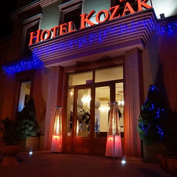 Hotel Kozak, ξενοδοχείο σε Χελμ