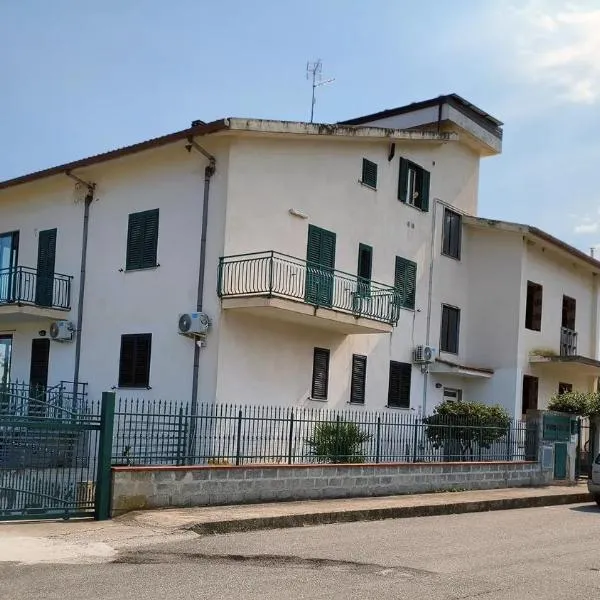 Affittacamere Domus Roseto, отель в городе Розето-Капо-Спулико