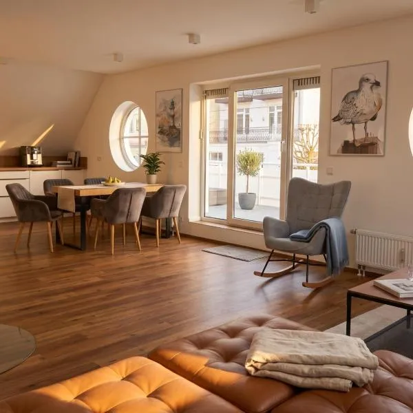 Lighthouse Homes-2 Schlafzimmer, Offene Küche, Balkon und Terrasse - moderne 90qm in ruhiger, zentraler Lage - nur 500m bis zum Strand，位于瓦尔内明德的酒店