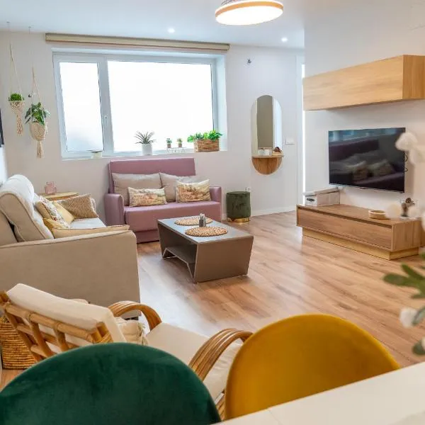 Suites Las Sirenas 15, hotel u gradu Almerija