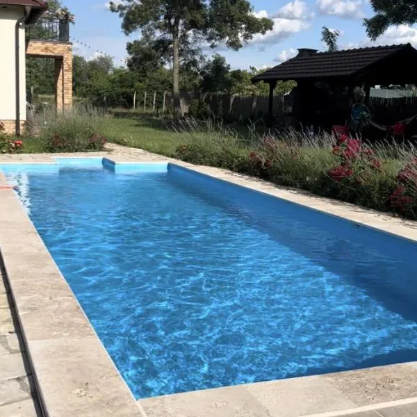 Jagnjilo Pool House, hotel v mestu Jagnjilo