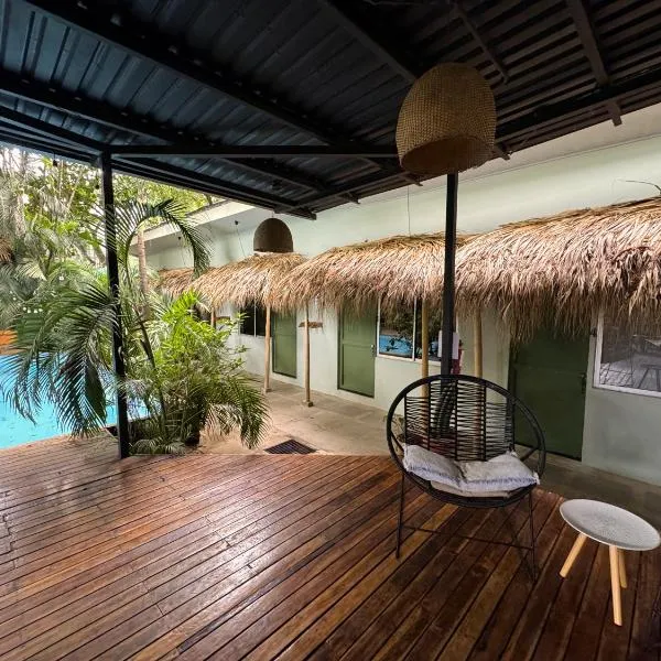 Refugio Surf Lodge, hotel in Tamarindo