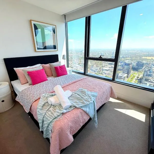 2BR CBD Apt PoolViews Steps to QV Market, хотел в Мелбърн