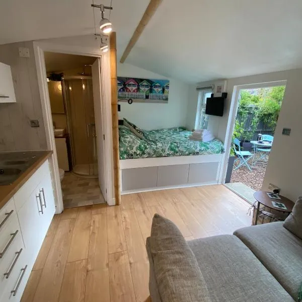 Palm House Garden Retreat, Hotel in Iford