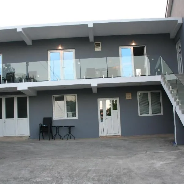 B-I Apartmani, hotel in Glavatske Kućice