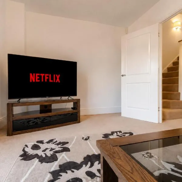 Spacious 4-bedroom home in Moston, Manchester, hotel u Manchesteru