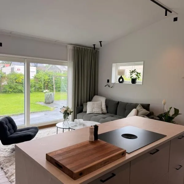 Modern nybyggd lägenhet med hotellkänsla intill sjön Gerdsken, hotel v destinaci Alingsas
