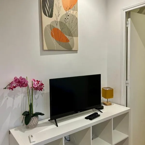 Chemin de fer adorable appartement, hotel u gradu 'Gagny'