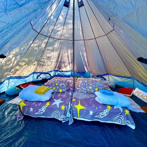 Tipi sous les étoiles, hotel v mestu Lucéram