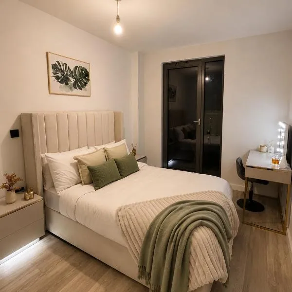Cozy 1 bedroom apartment- Amazing city skyline views- free parking- pool table- city centre, Hotel in Birmingham