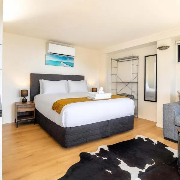 Aqua Sands #2 - Stay Waiheke, hotel in Oneroa