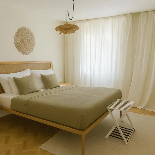 Boutique Heritage Home 4M - Steps from the Sea, hotel v destinácii Pag