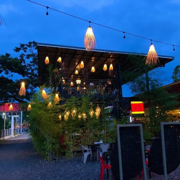 Cafe Moto Hostel, готель у місті Пуерто-Принсеса