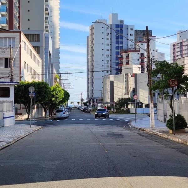 Apto Studio 29 - 2 min da praia no coração do Boqueirão - Wi Fi - Cozinha funcional - Roupa de cama e banho - Até 5 pessoas - Fará tudo a pé - Foto 3