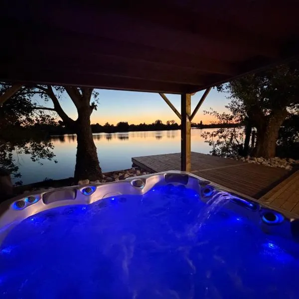 Gite Spa - La Belle Vue Du Lac by Manaloc,Ardres的飯店