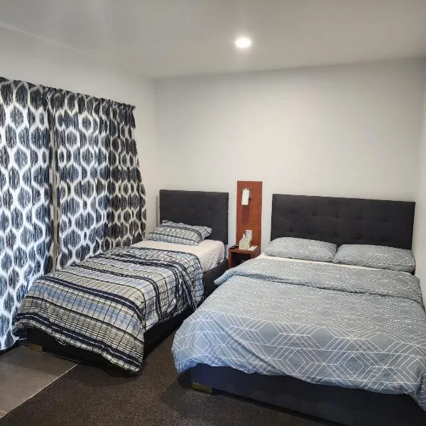 Entire Flat, Comfortable City Stay, Free Parking, Next to Park, Walk to Uni, Bus Stops, Close to Shopping Mall, CBD, Waikato Expressway, Hotel in Hamilton