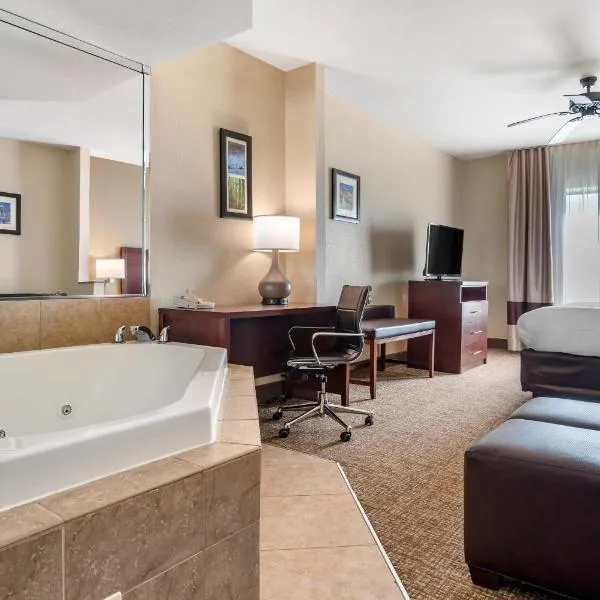 Comfort Inn & Suites Clinton - Jackson West, hotelli kohteessa Clinton