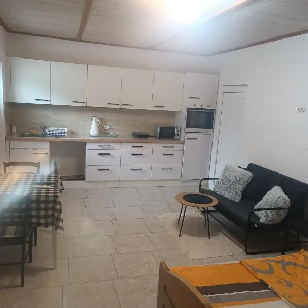 Imanje Mihailovic 2, hotel en Pružatovac