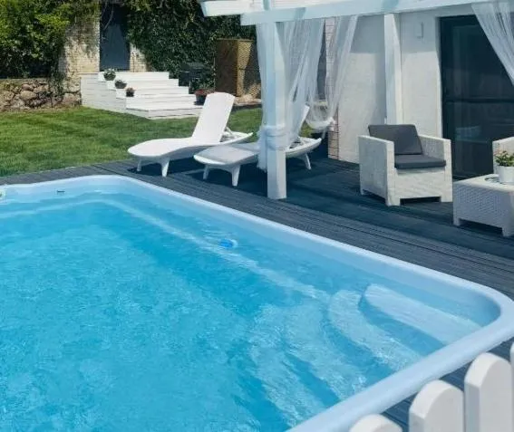 Domek z jacuzzi i basenem, THerapeutica Studnica: Studnica şehrinde bir otel