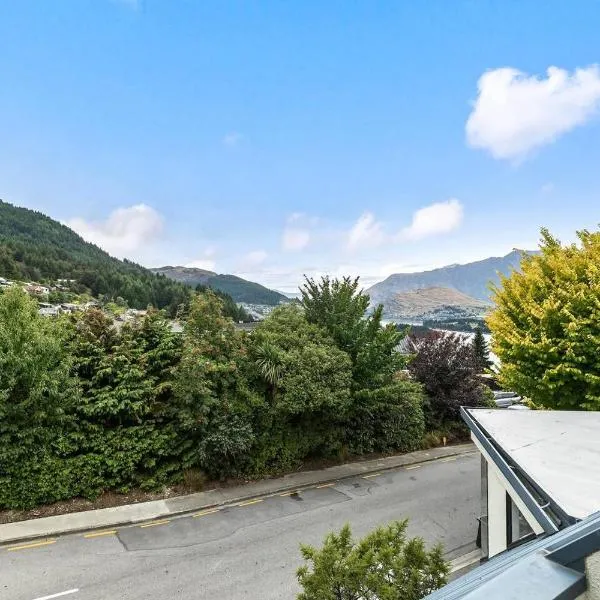 Sarahs Scenic Stay Mountain Lake Views, hotel u gradu Kvinstaun