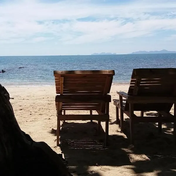 コージュム リラックス ビーチ（Kohjum Relax Beach）、ジュム島のホテル