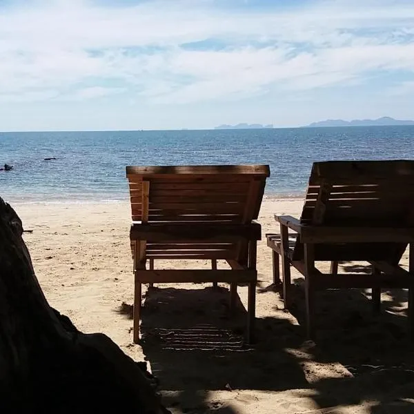 Kohjum Relax Beach, hotel i Koh Jum