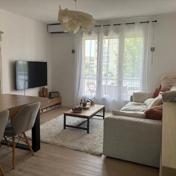 Appartement refait à neuf tout à pied, Hotel in Fréjus