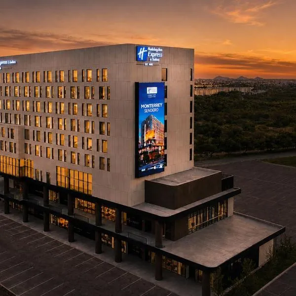 Holiday Inn Express & Suites Monterrey Sendero by IHG, hotel v mestu Monterrey