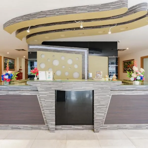 SANS Vibes d Grande Hotel Batam, готель у місті Наґойя