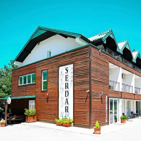 Hotel Serdar, хотел в Мойковац