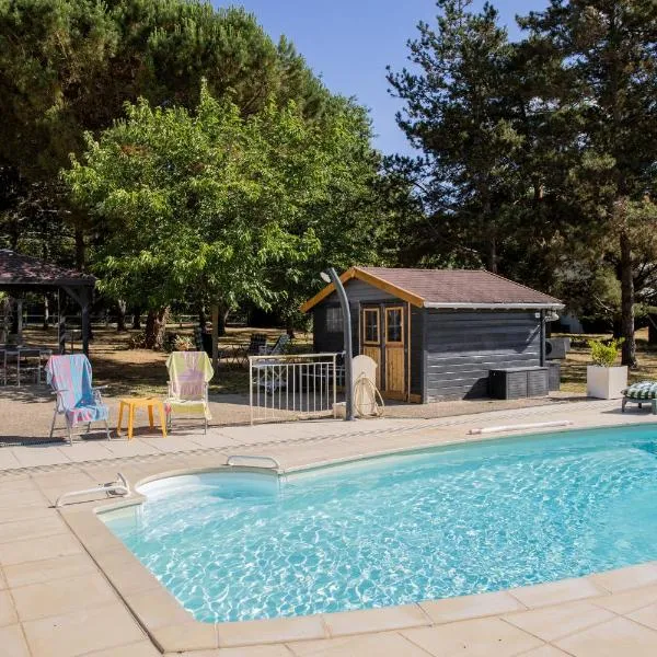 Clos Sainte Anne avec piscine, hotel a Cour-Cheverny