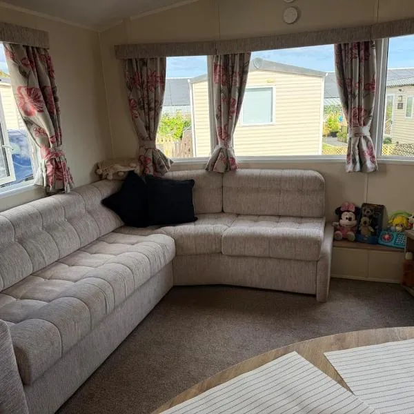 2-Bed caravan at Ladram Bay holiday Park, Hotel in Otterton