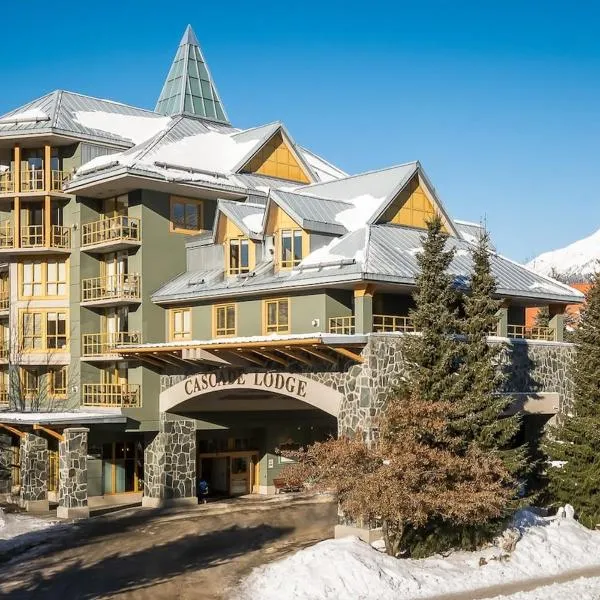 Cascade Lodge Studio-steps from village, отель в Уистлере