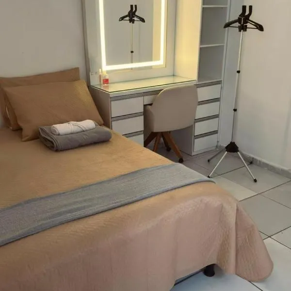 Quarto aconchegante com penteadeira LED - n 326A、ペトロリーナのホテル