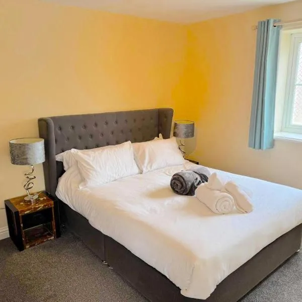 Cosy Sandringham Stay, Sleeps 3, Parking, Wi-Fi, hotel in Dersingham