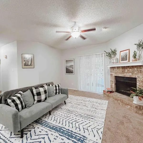 Spacious Family Value Retreat - Pool and Garage, Hotel in Corpus Christi