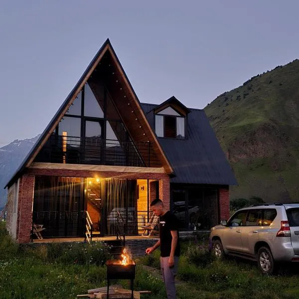 Grand Mountain Cottage, hotel v destinaci Stepancminda