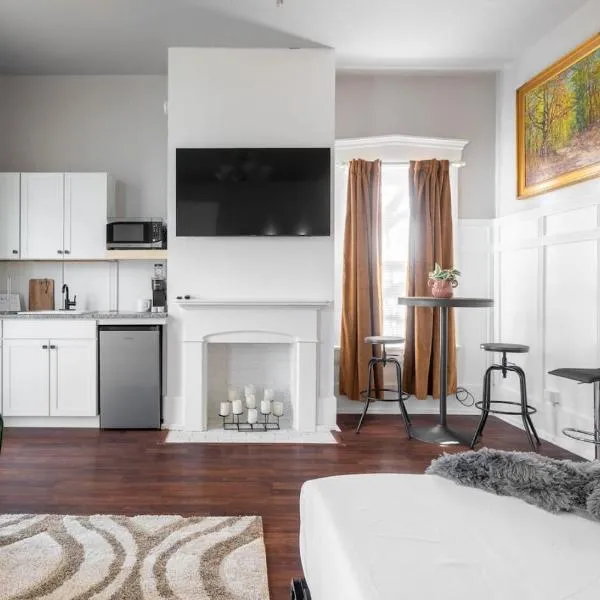 Walk/ Bike everywhere from this Historic Chic Studio, hotel in Columbus