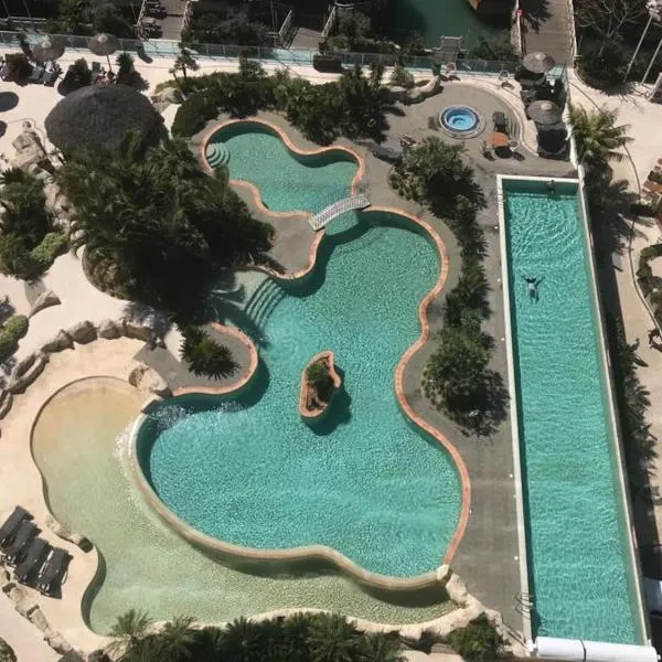 VV - Gibraltar Luxury with Rooftop Pools & Views, hotel Gibraltárban