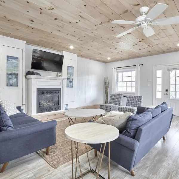 4BR Honey Harbour Cottage | Hot Tub & Fire Pit, hotel em Honey Harbour