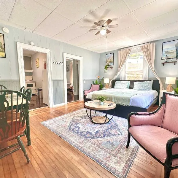 King Bed 2BR near the LaHave River and Trails: Bridgewater şehrinde bir otel